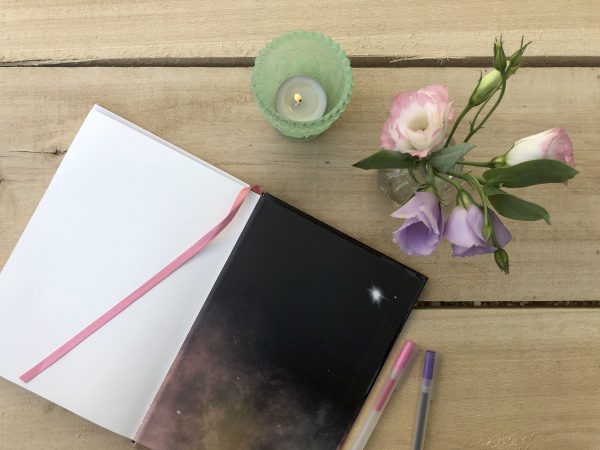 Vue de la dernière page du journal intime du rallumeur d'étoiles par l'Atelier Jour de Lune