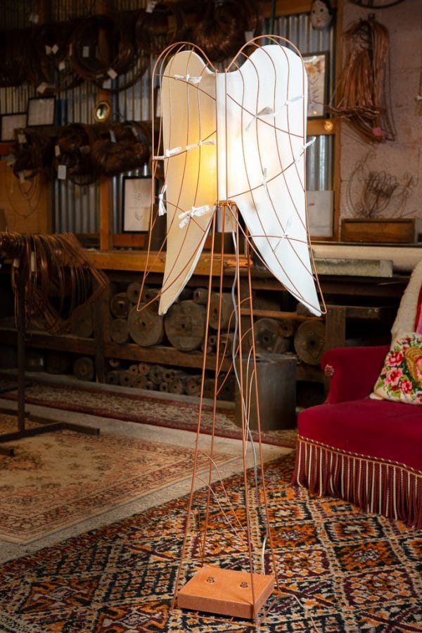 Lampadaire allumé de la collection "Parle à ton ange" de l'Atelier Jour de Lune