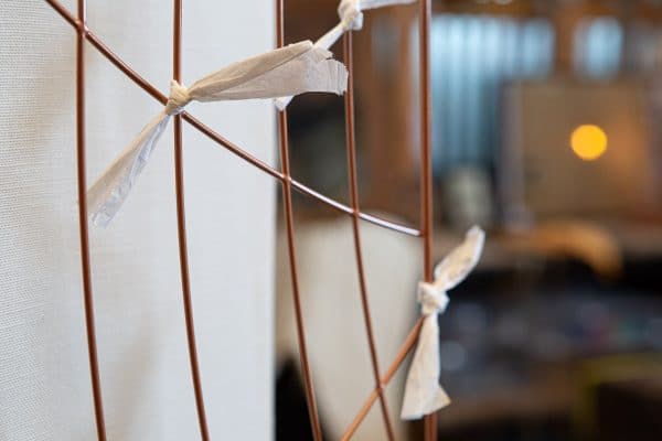 Coupon noué sur un luminaire de la collection "Parle à ton ange" par l'Atelier Jour de Lune-2