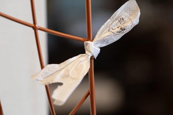 Coupon noué sur un luminaire de la collection "Parle à ton ange" par l'Atelier Jour de Lune-1