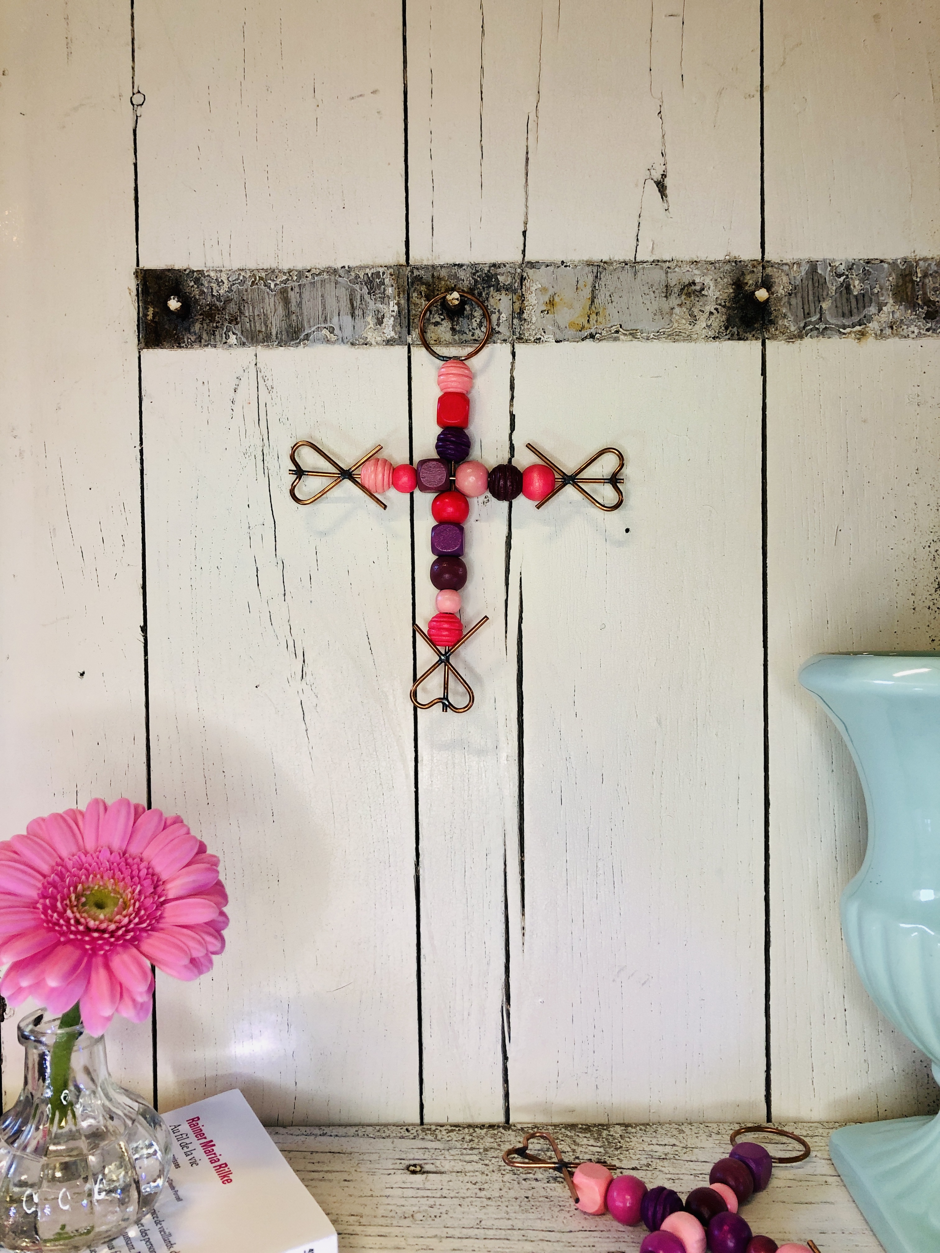 Crucifix-Perles-Bois-Atelier-Jour-de-Lune-Rose